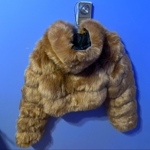 BRAND NEW LARGE FUR COAT - Picture 3 of 3